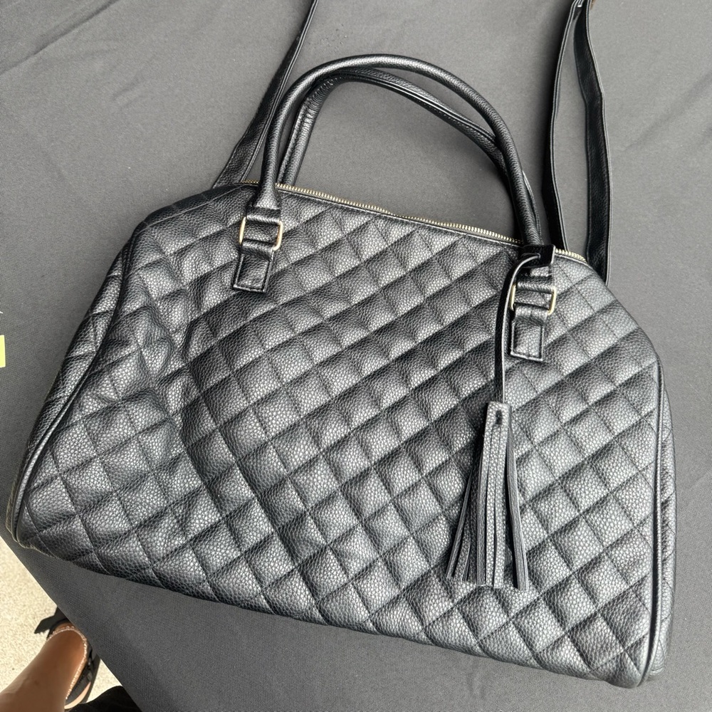 Elegant Black Quilted Women's Bag